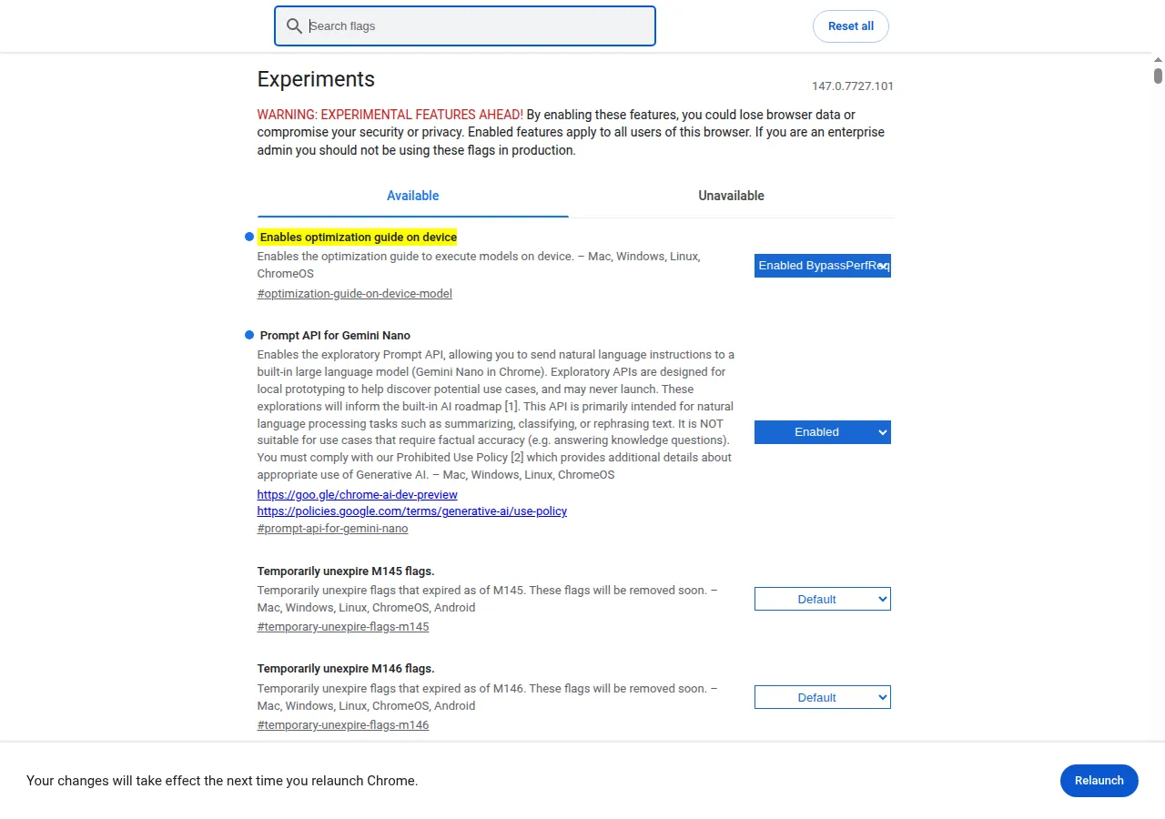chrome://flags で Enables optimization guide on device と Prompt API for Gemini Nano を有効化した画面