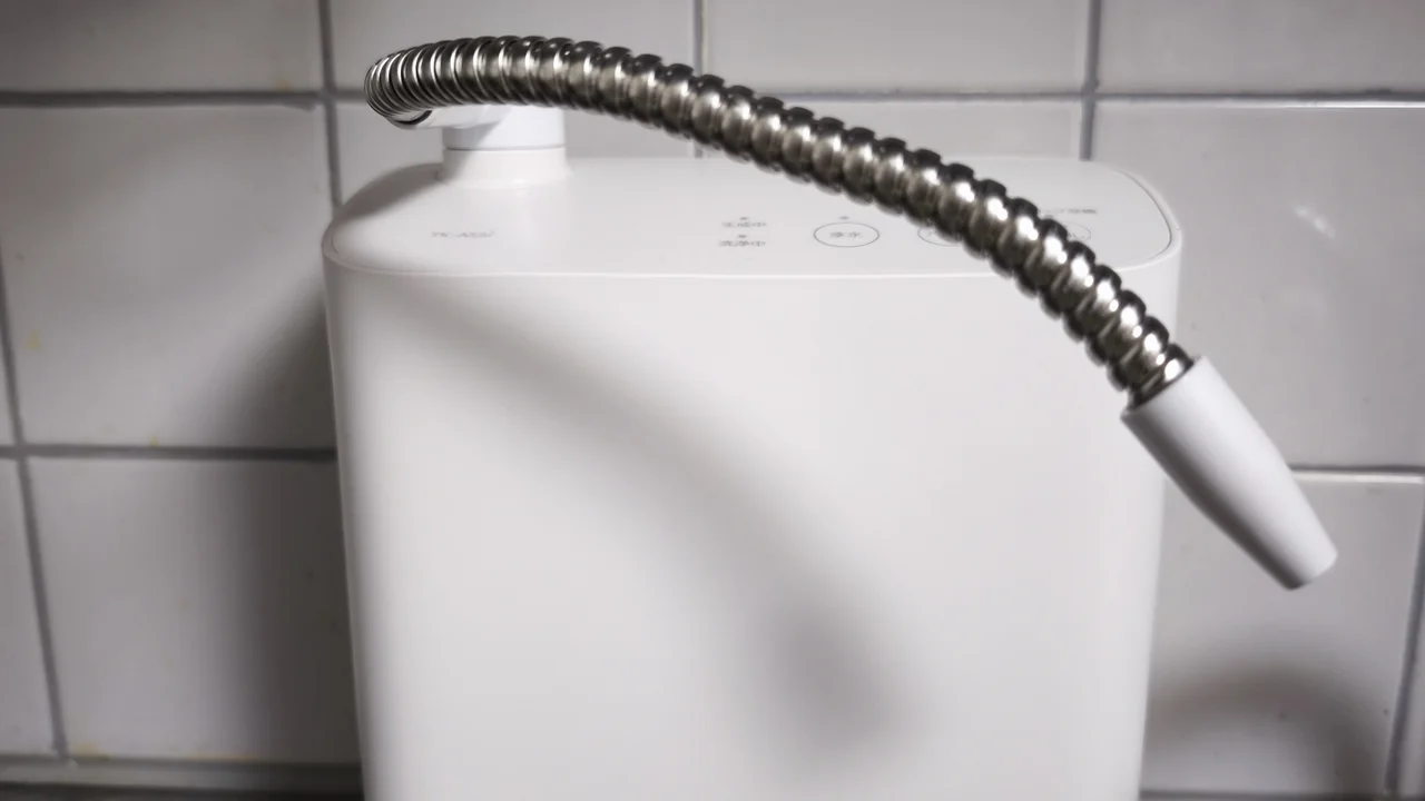 Panasonic アルカリイオン整水器 TK-AS32 レビュー — 浄水ポットの継ぎ足しが面倒で、据置型に乗り換えた